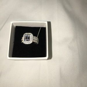 14K white gold stimulated man made diamond ring